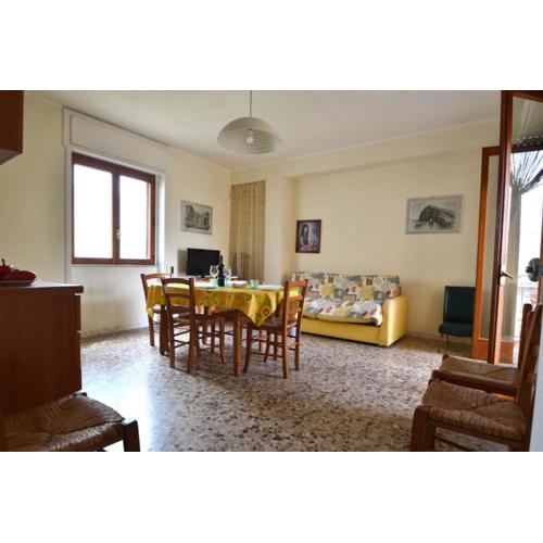 Trilocale In Centro a 50 Mt Mare