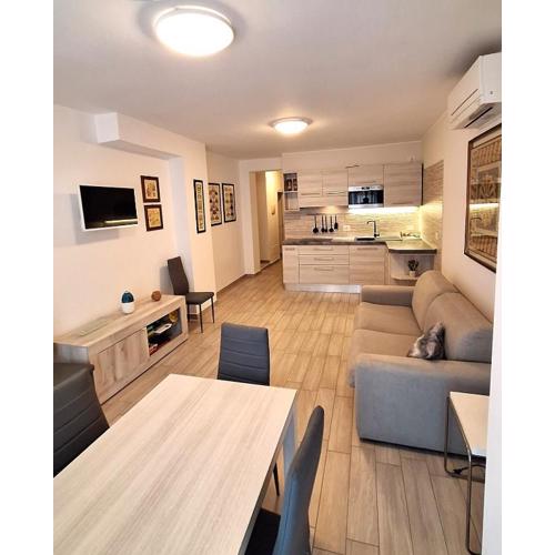 Trilocale Lazise Pool - Al Glicine Apartments