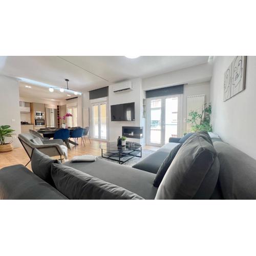 Trion Ierarchon Modern 3 bdr apt in Petralona