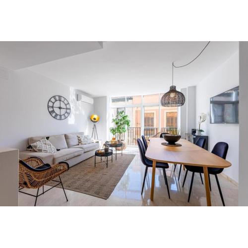 Triplex in the Heart of Málaga