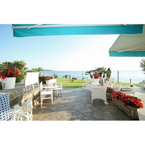 Triton-Seafront Family Apartment