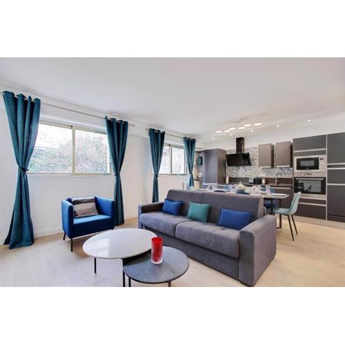 TROCADERO/ EIFFEL TOWER - 3 Bedrooms- All New!