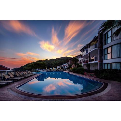 Tropical Deluxe Hotel