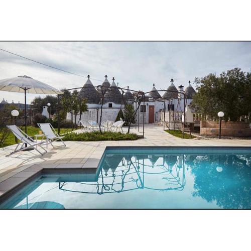 Trulli Azzalema with exclusive pool