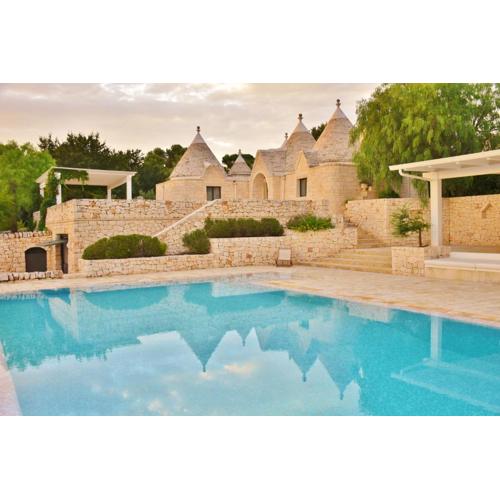 Trulli dei Carrubi: Villa w/ Infinity Edge Private Pool, 500+sqm Terraces