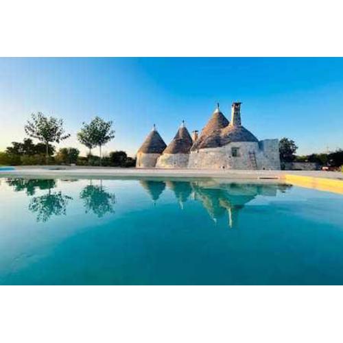 Trulli Petralux in Valle dItria