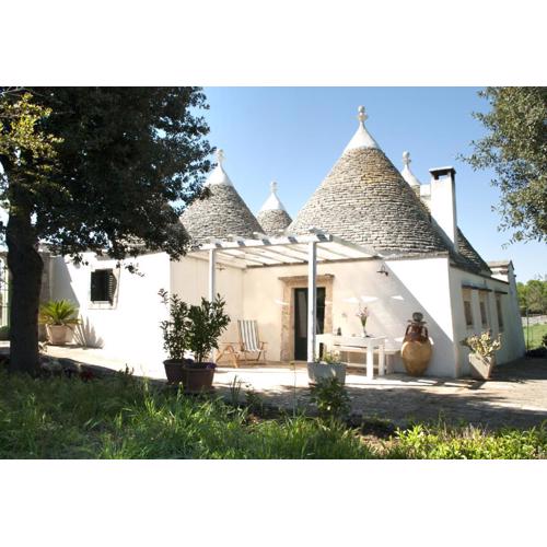 Trulli sul vignale in Masseria Santalachicca