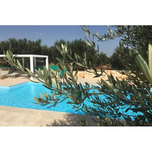 Trullo Amato with private pool near Cisternino