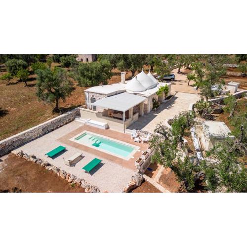 Trullo Cecapesce con piscina by Wonderful Italy