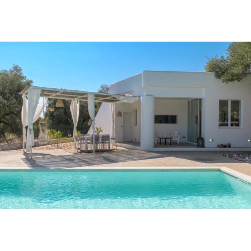 Trullo Chiara con piscina by Wonderful Italy