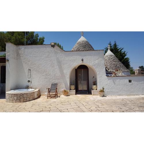 Trullo del Paradiso and pool
