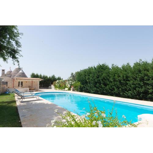 Trullo Filippo with exclusive pool