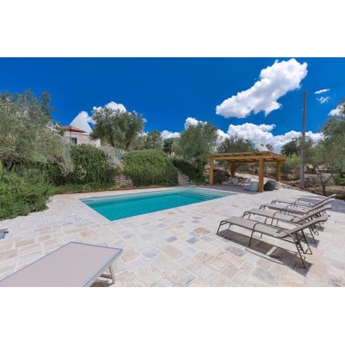 Trullo Lui di Borgo Paoli by Perle di Puglia
