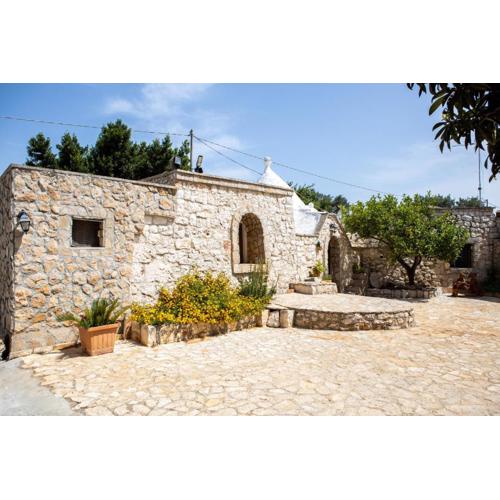 trullo nonna netta con piscina idromassaggio e area giochi