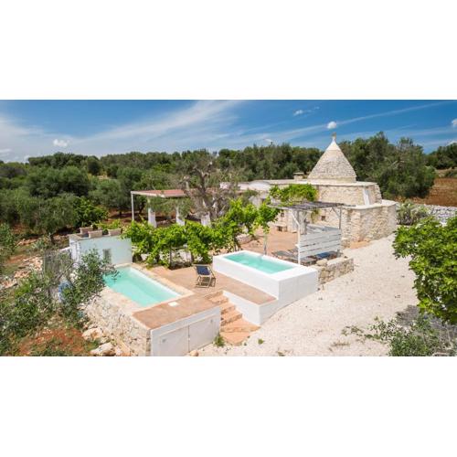 Trullo Solleone con piscine by Wonderful Italy