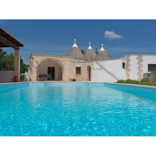 Trullo Terra di mezzo with pool, Martina Franca