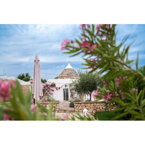 Trullo Vittoria Ostuni with private swimming pool