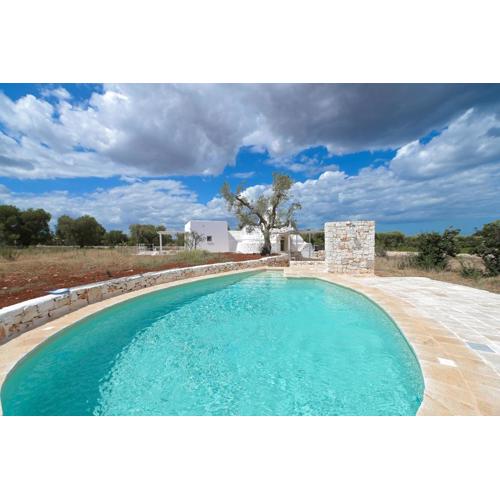 Trullo White Dream con Piscina
