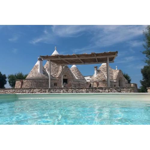 Trullo with swimming pool. Charme&relax