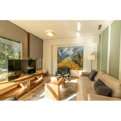 Tsakalof Loft Apartment by Zeussuites