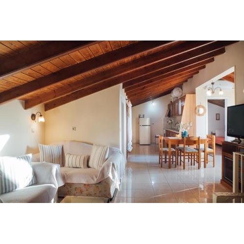 Tsirigotis hous