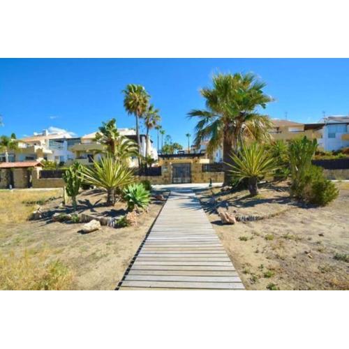 Tu casa en primera línea de playa de Marbella