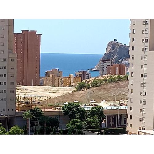 Tu Paraíso Costero en Playa de Poniente, Vistas al Mar, Arena Dorada y un Entorno de Lujo
