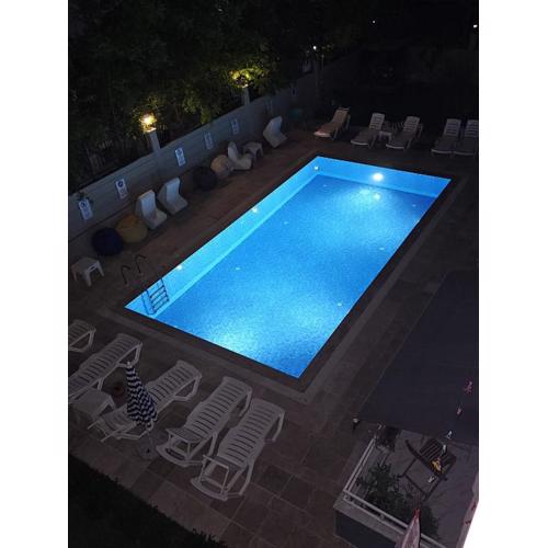 Turkuaz sitesi 2 odalı eşyalı ve havuzlu manzaralı kişi fiyatı değil oda fiyatı