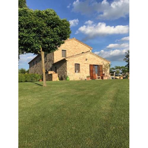 Tuscan country house for 6 people, ideally located