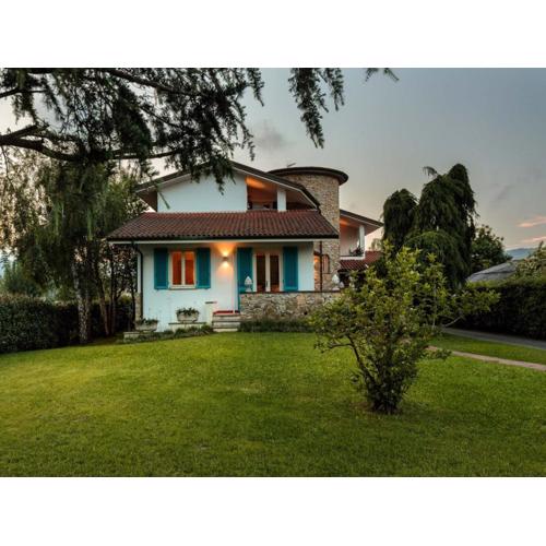 Tuscan Villa with Pool Near Lucca