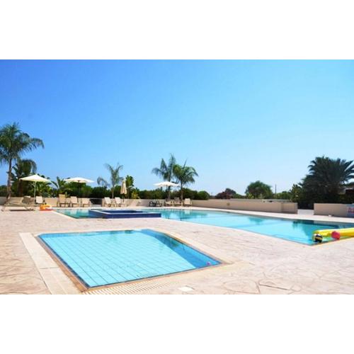 Two bed apartment with sea views and pool views