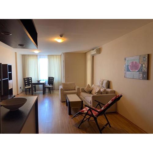 Two bedroom apartment 5 minutes from the beach