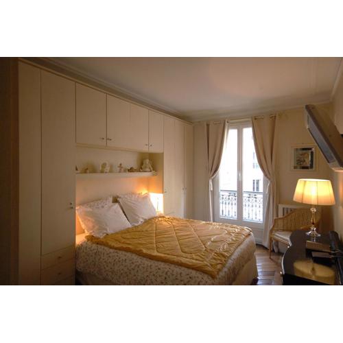 Two-Bedroom Apartment Champs-Elysées