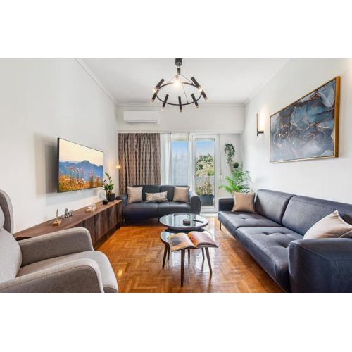 Two-Bedroom Apartment in Pagrati