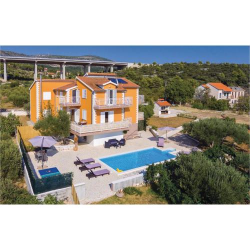 Two-Bedroom Apartment In Sibenik