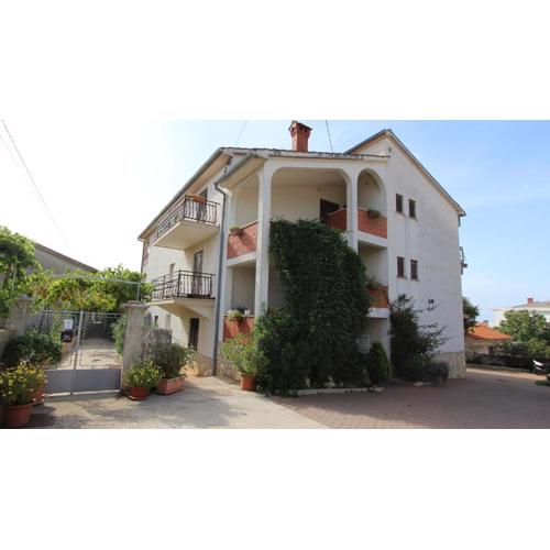 Two-Bedroom Apartment Malinska near Sea