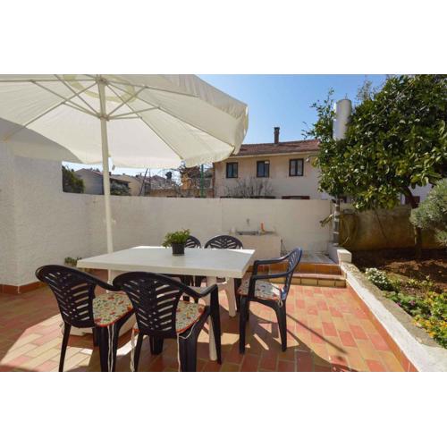 Two-Bedroom Apartment Pula near Sea 1