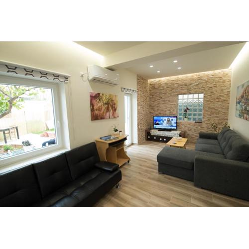 Two bedroom apartment with hidden garden