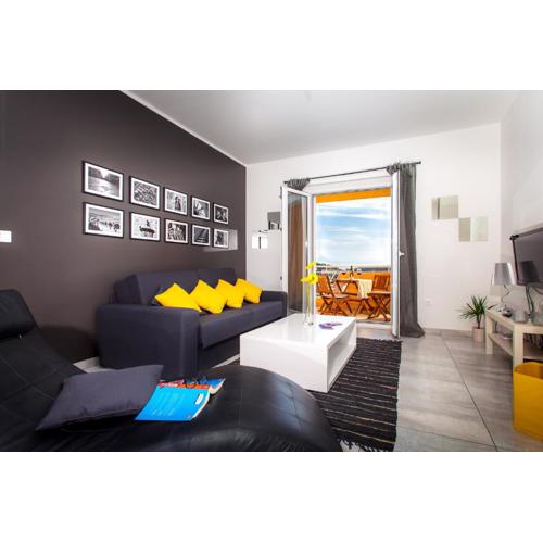 Two Bedroom Apartment with Sea View & Balcony