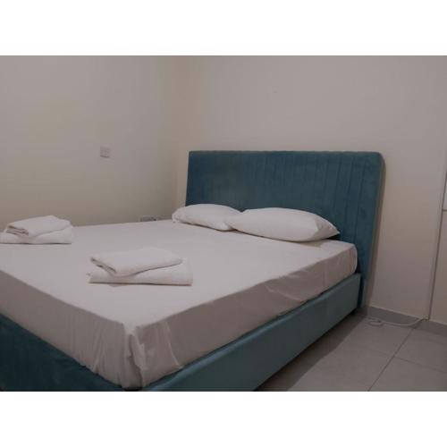 Two bedroom holidays apartment, walking distance to the beach and Harbour
