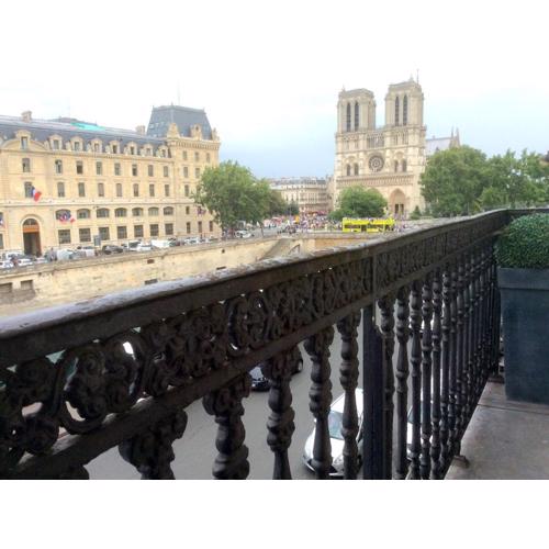 Two Bedroom Luxury Apartment - Balcony with View of Notre Dame