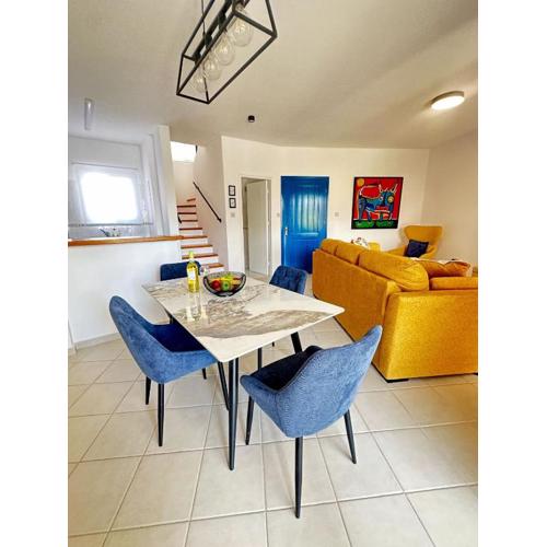 Two Bedroom Marsefino Amazing Townhouse-Apartment