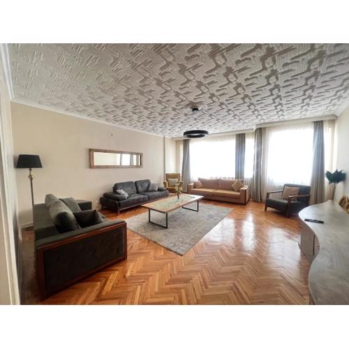 Two Flats with 6BR, 4BA