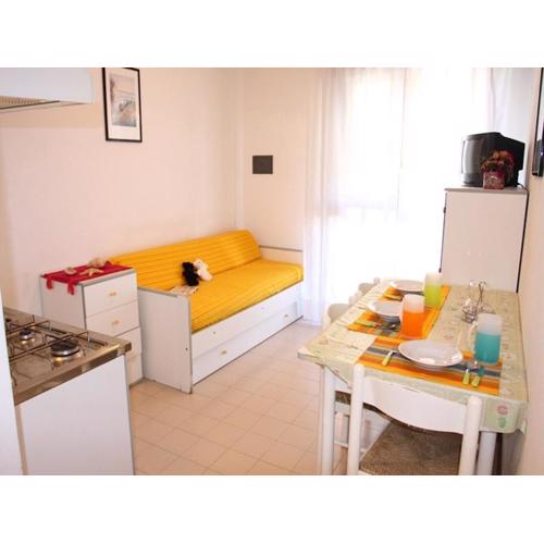 Two-room flat with swimming pool near the sea