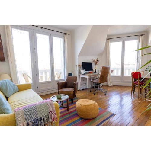 Two rooms with view near canal