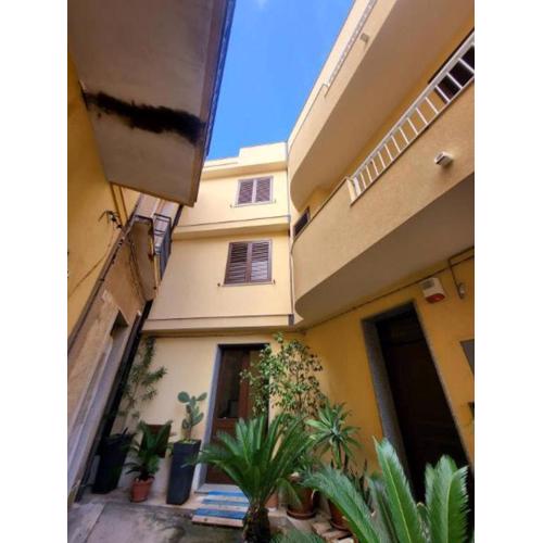 Two-story house in the city -climatized