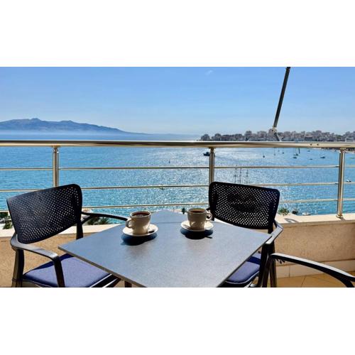Two Worlds Sea View Apartment