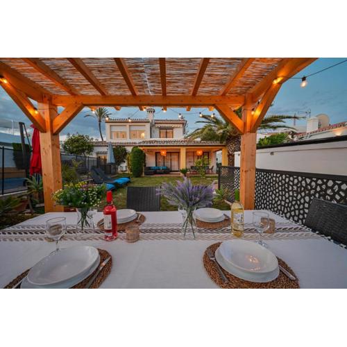 Typical beach house Las Chapas Playa with heated pool