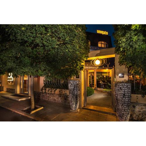 Uniqato Hotel