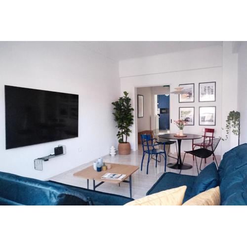 Unique 2BD Design Apt with airconditioning near Acropolis